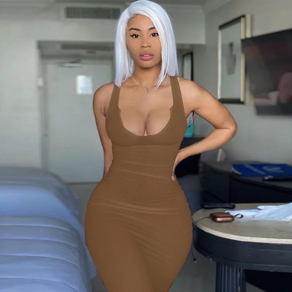 Long fitted Maxi Dress - Picture 14 of 15